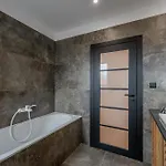 Luxusny Klimatizovany Dvojspalnovy Apartman Narodna Trieda, Kosice, Free Parking * Košice