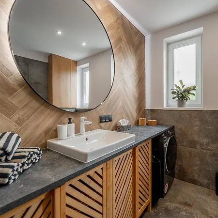 Luxusny Klimatizovany Dvojspalnovy Narodna Trieda, Kosice, Free Parking Apartmán *
