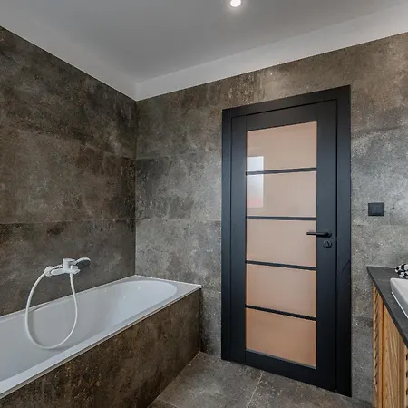 Luxusny Klimatizovany Dvojspalnovy Narodna Trieda, Kosice, Free Parking * Kosice