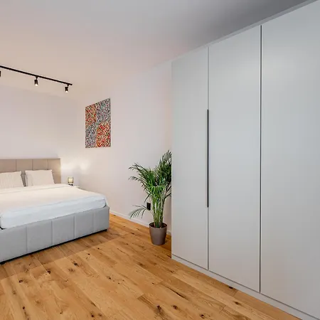 Apartmán Luxusny Klimatizovany Dvojspalnovy Narodna Trieda, Kosice, Free Parking *