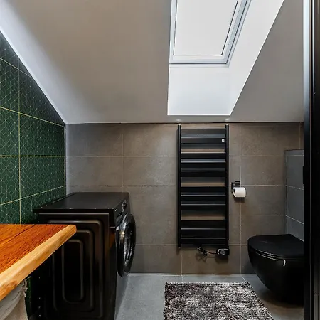 Apartmán Luxusny Klimatizovany Dvojspalnovy Narodna Trieda, Kosice, Free Parking Kosice