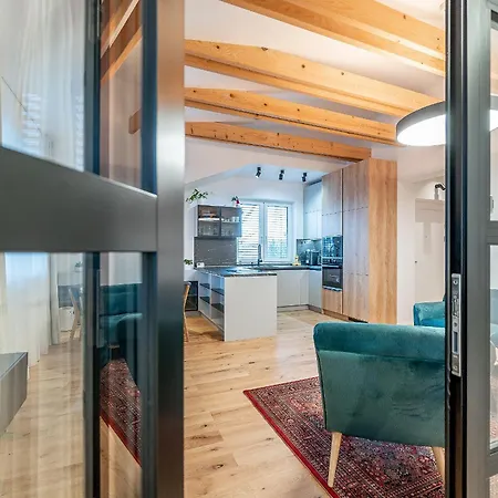 Apartmán Luxusny Klimatizovany Dvojspalnovy Narodna Trieda, Kosice, Free Parking *
