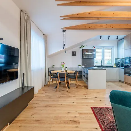 Luxusny Klimatizovany Dvojspalnovy Narodna Trieda, Kosice, Free Parking Apartmán *