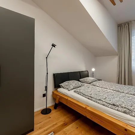 Apartmán Luxusny Klimatizovany Dvojspalnovy Narodna Trieda, Kosice, Free Parking *